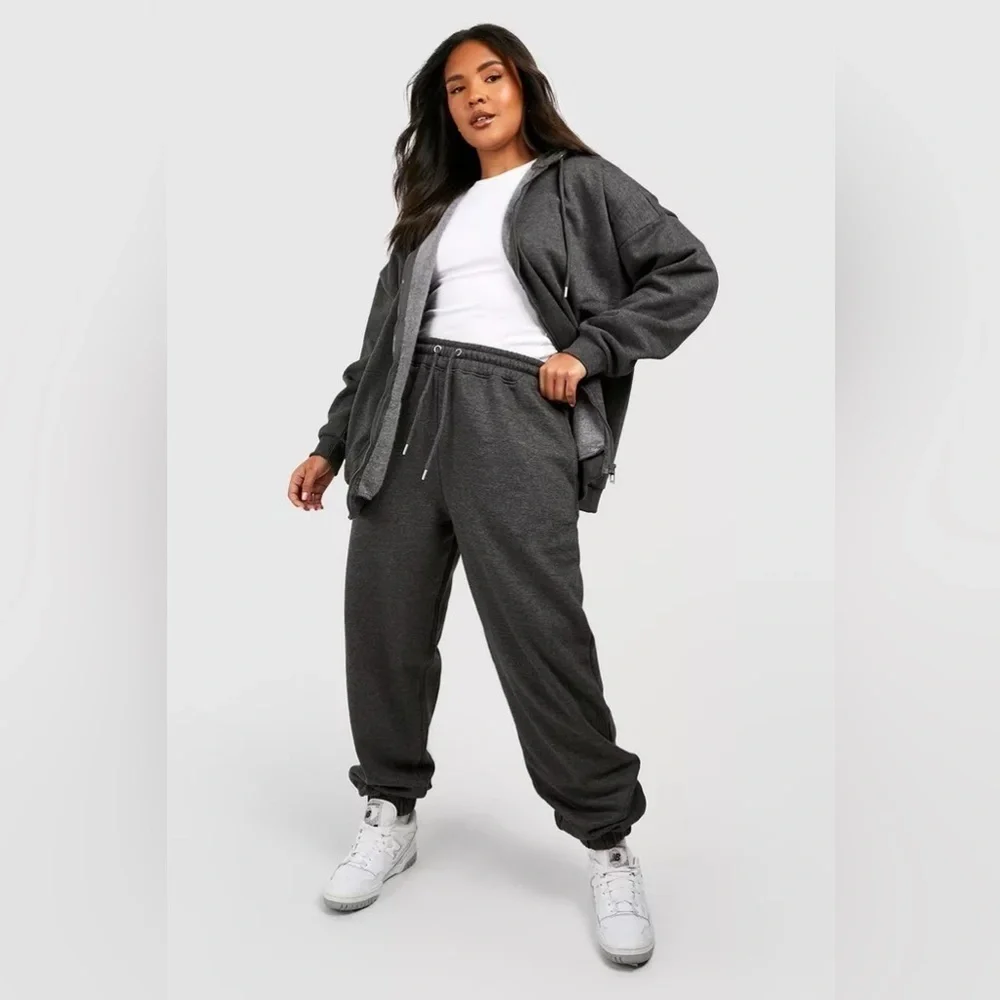 120. NWT BOOHOO RECYCLED PLUS BASIC CUFFED HEM CHARCOAL JOGGERS 24/4XL - Picture 3 of 3